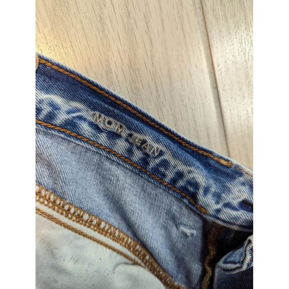 Distressed American Eagle Mom Jeans Womens Size 6 Stretch Blue Mid Rise Denim